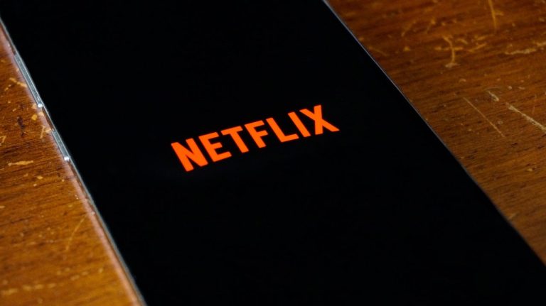 Netflix põe fim a série de sucesso devido à redução de audiência.